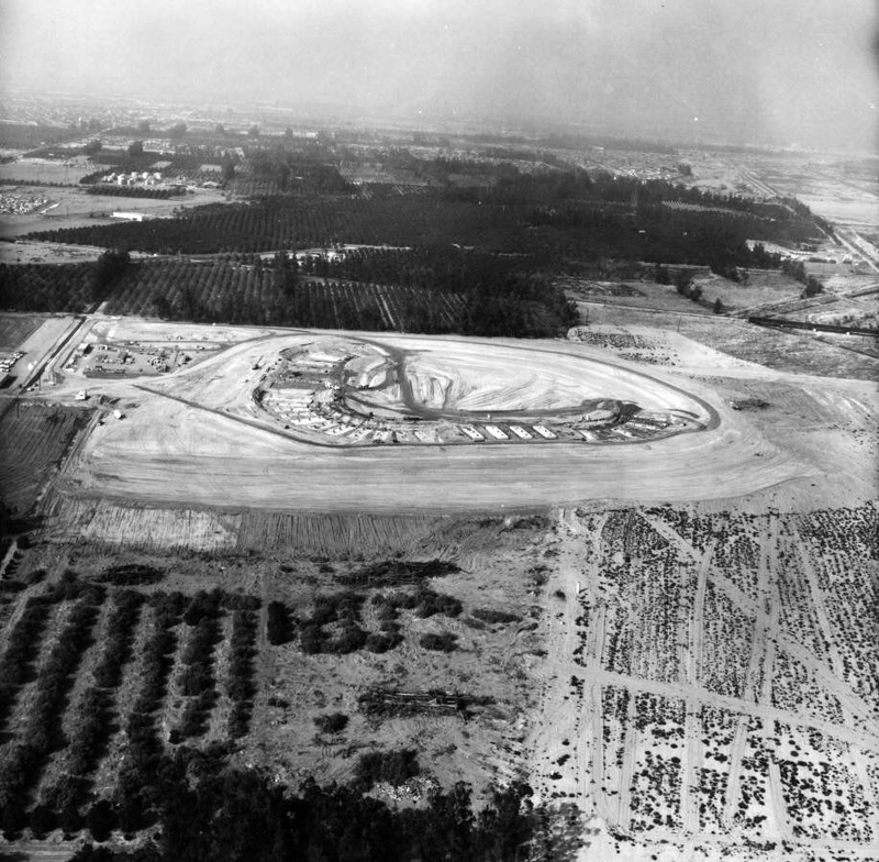 Illustration for article titled In 1966, the Angels Landed in Anaheim's Futuristic Baseball Stadium